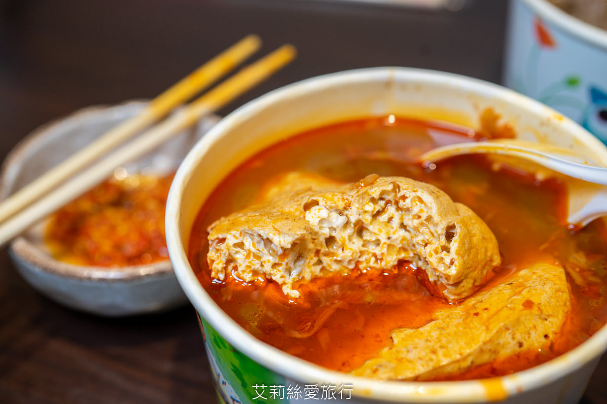 三重必吃排隊美食 許記麵線 東石直送鮮蚵 鮮滷大腸 麻辣鍋名店還迷人的麻辣鴨血臭豆腐