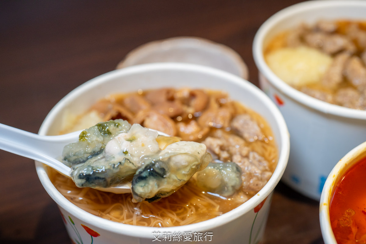三重必吃排隊美食 許記麵線 東石直送鮮蚵 鮮滷大腸 麻辣鍋名店還迷人的麻辣鴨血臭豆腐