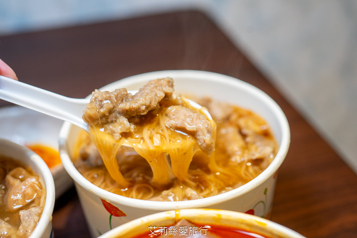 三重必吃排隊美食 許記麵線 東石直送鮮蚵 鮮滷大腸 麻辣鍋名店還迷人的麻辣鴨血臭豆腐