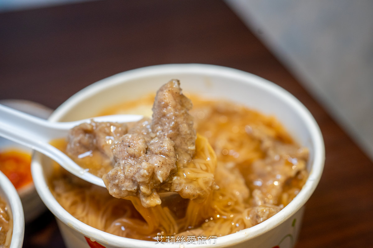 三重必吃排隊美食 許記麵線 東石直送鮮蚵 鮮滷大腸 麻辣鍋名店還迷人的麻辣鴨血臭豆腐