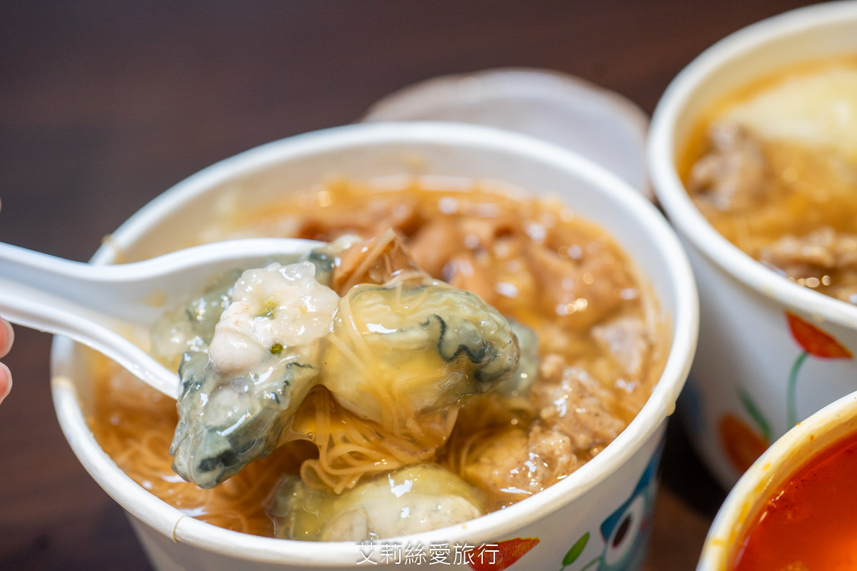 三重必吃排隊美食 許記麵線 東石直送鮮蚵 鮮滷大腸 麻辣鍋名店還迷人的麻辣鴨血臭豆腐
