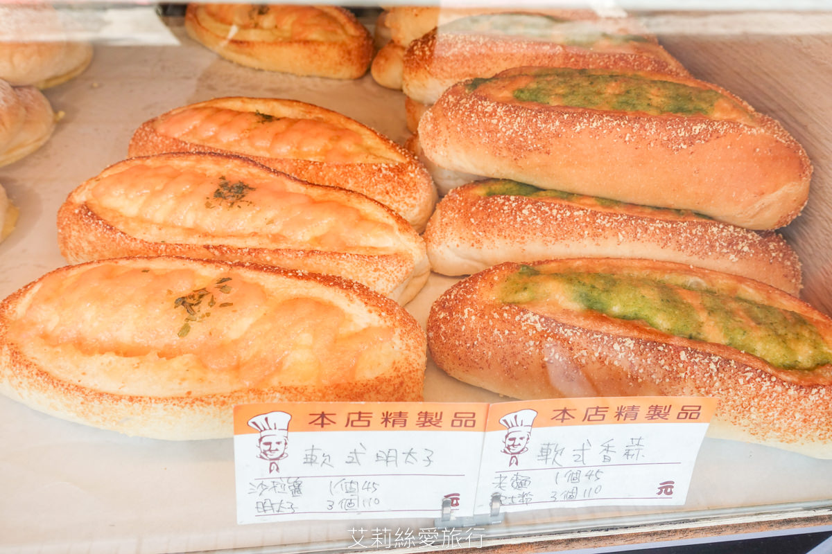 蘆洲銅板早餐下午茶 菠蘿麵包買一送一 CP值超高！20多款歐式麵包3個110元 謙謙手感烘焙 捷運三民高中站美食
