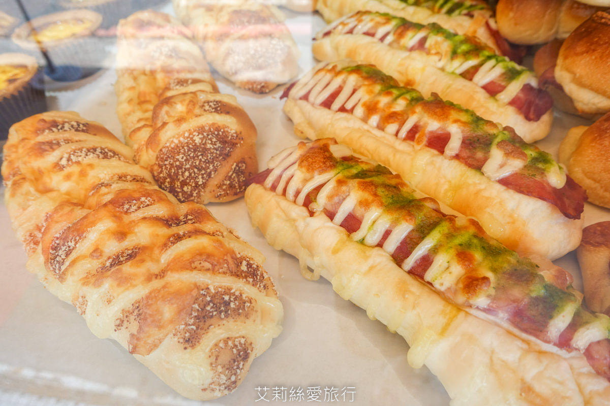 蘆洲銅板早餐下午茶 菠蘿麵包買一送一 CP值超高!20多款歐式麵包3個110元 謙謙手感烘焙 捷運三民高中站美食 - 第6張圖 蘆洲銅板早餐下午茶 菠蘿麵包買一送一 CP值超高!20多款歐式麵包3個110元 謙謙手感烘焙 捷運三民高中站美食