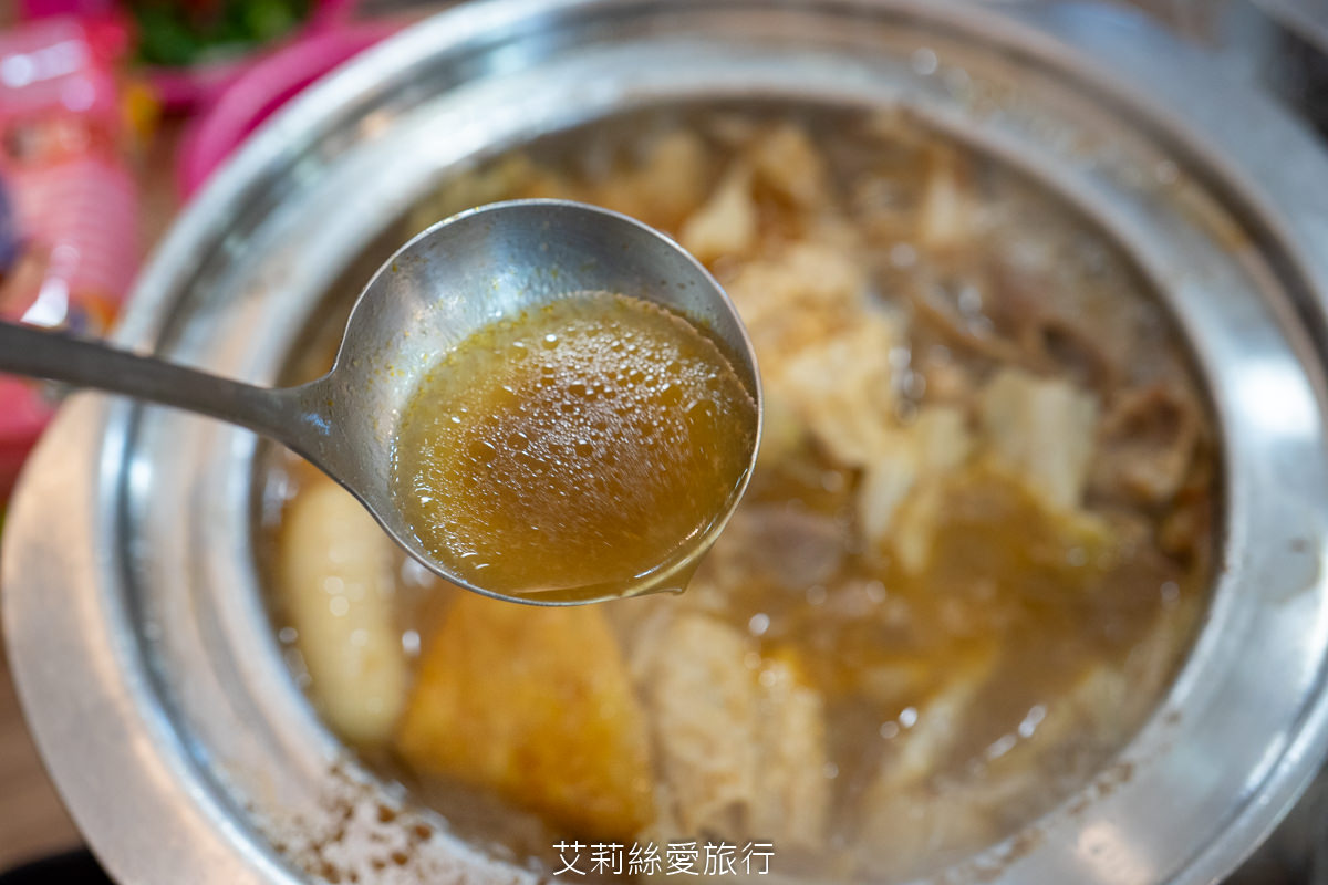 中壢美食 健行大學美食 逸小鍋鍋物 中壢健行店 平價小火鍋 25種湯底 自助吧吃到飽 指定品項買一送一 ！