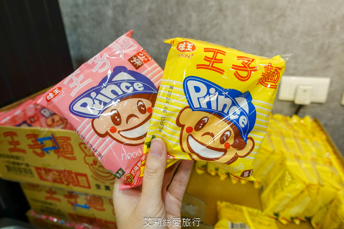 中壢美食 健行大學美食 逸小鍋鍋物 中壢健行店 平價小火鍋 25種湯底 自助吧吃到飽 指定品項買一送一 ！