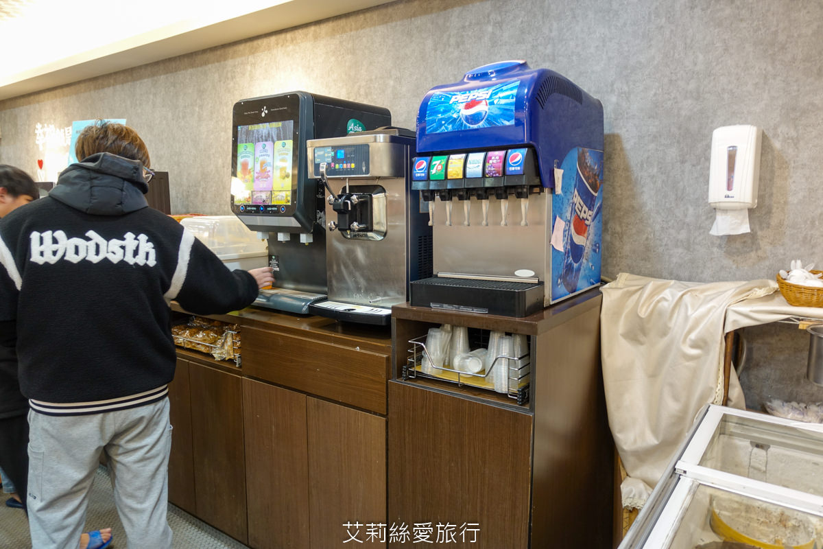 中壢美食 健行大學美食 逸小鍋鍋物 中壢健行店 平價小火鍋 25種湯底 自助吧吃到飽 指定品項買一送一 ！