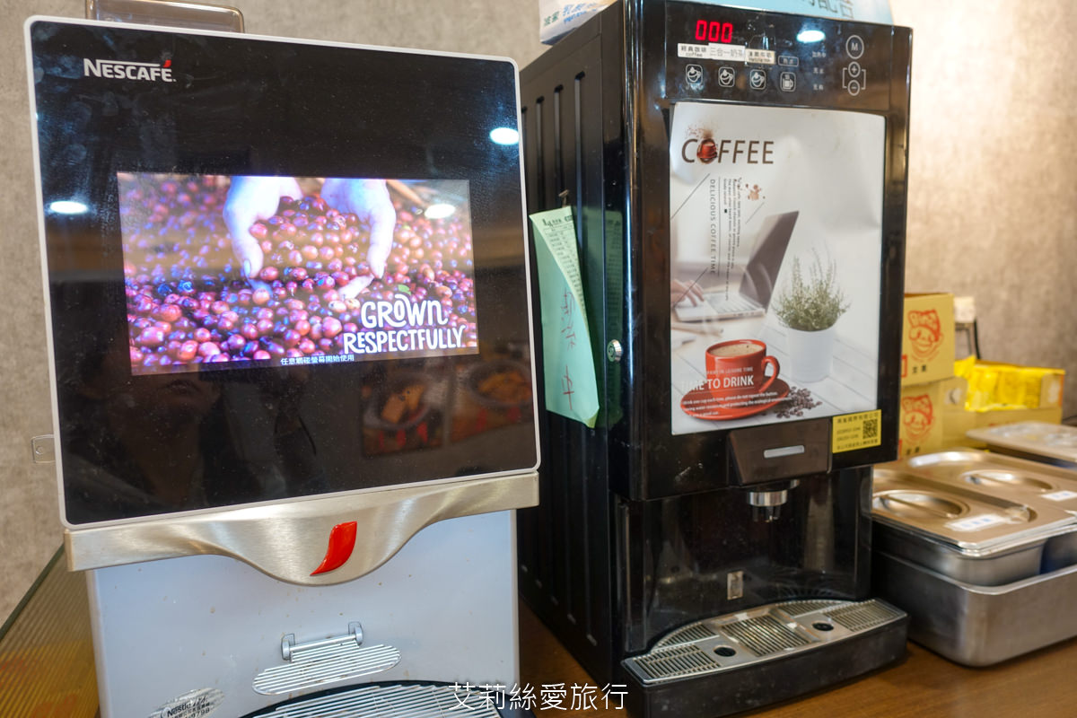 中壢美食 健行大學美食 逸小鍋鍋物 中壢健行店 平價小火鍋 25種湯底 自助吧吃到飽 指定品項買一送一 ！