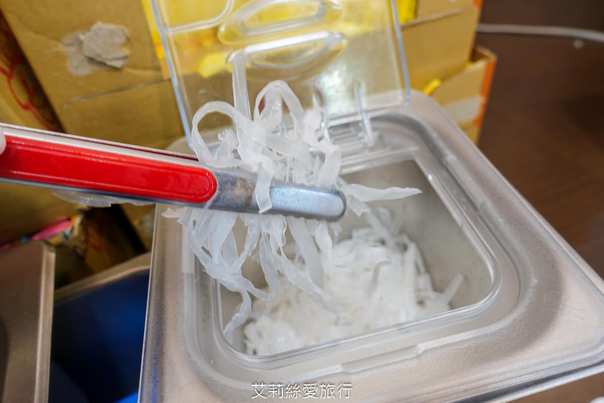 中壢美食 健行大學美食 逸小鍋鍋物 中壢健行店 平價小火鍋 25種湯底 自助吧吃到飽 指定品項買一送一 ！