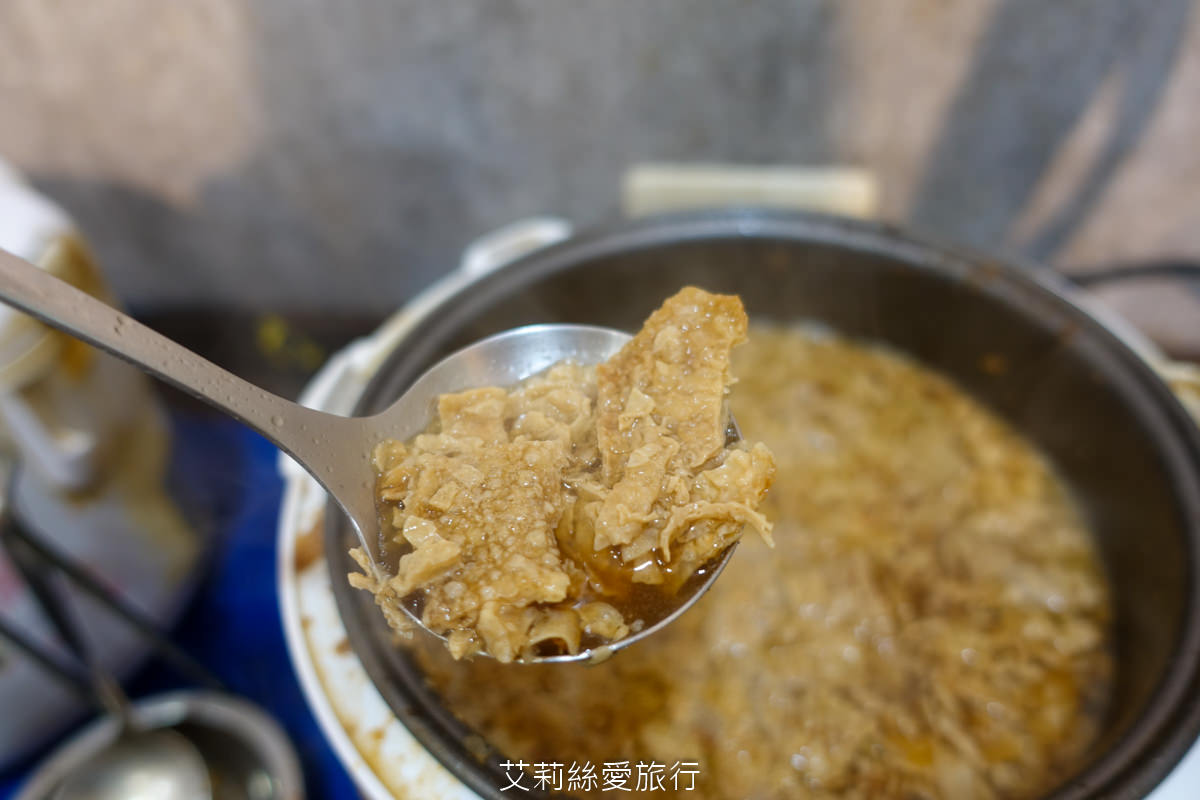 中壢美食 健行大學美食 逸小鍋鍋物 中壢健行店 平價小火鍋 25種湯底 自助吧吃到飽 指定品項買一送一 ！