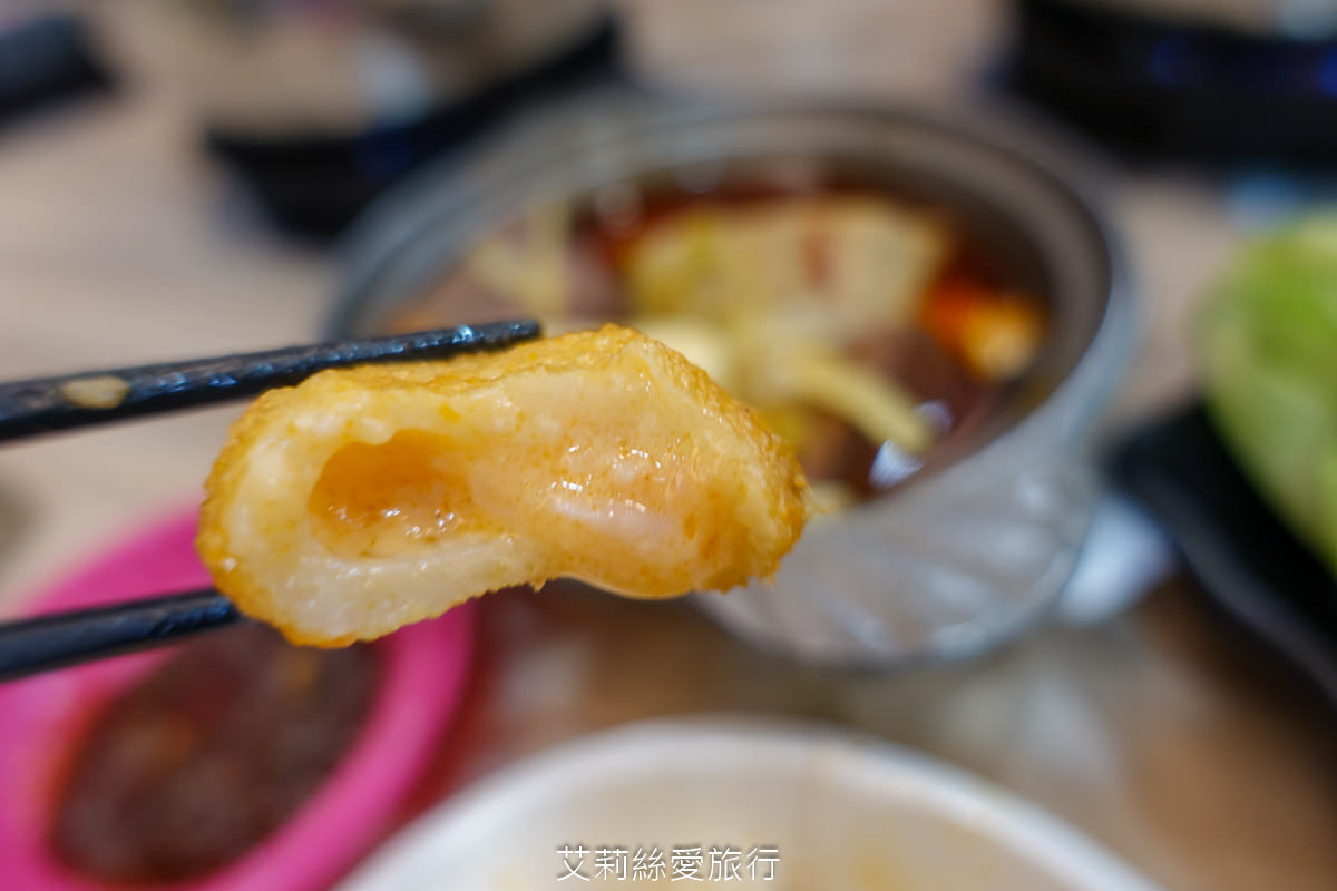 中壢美食 健行大學美食 逸小鍋鍋物 中壢健行店 平價小火鍋 25種湯底 自助吧吃到飽 指定品項買一送一 ！