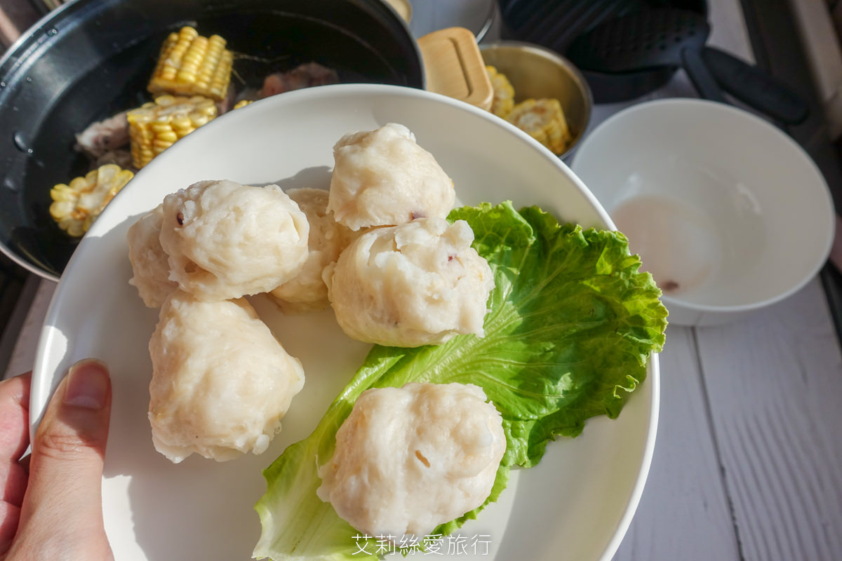 新鮮魚丸創意吃法 不只煮火鍋可涼拌、煎煮炒炸烤 真材實料新鮮食材看得到各種煮法都好吃 金倉食品 干貝花枝丸黃金海鮮餅