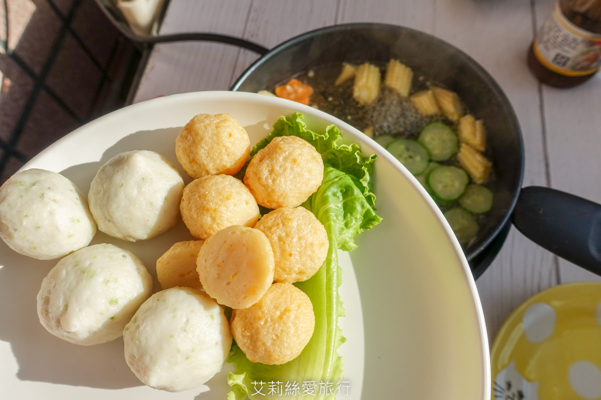 新鮮魚丸創意吃法 不只煮火鍋可涼拌、煎煮炒炸烤 真材實料新鮮食材看得到各種煮法都好吃 金倉食品 干貝花枝丸黃金海鮮餅