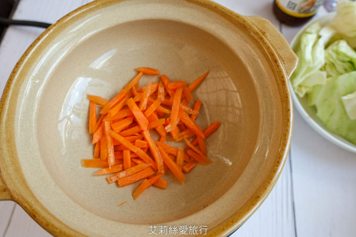 新鮮魚丸創意吃法 不只煮火鍋可涼拌、煎煮炒炸烤 真材實料新鮮食材看得到各種煮法都好吃 金倉食品 干貝花枝丸黃金海鮮餅