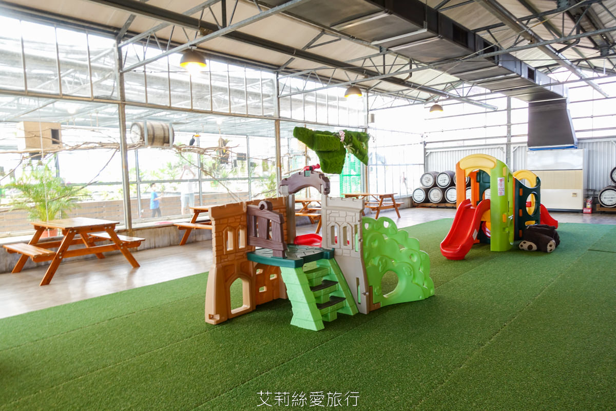 宜蘭礁溪親子景點 室內雨天備案 水豚、貓咪、狐獴、巨嘴鳥根本小型動物園 還能賞花用餐 金車礁溪蘭花園附設動植物生態館 - 第21張圖 宜蘭礁溪親子景點 室內雨天備案 水豚、貓咪、狐獴、巨嘴鳥根本小型動物園 還能賞花用餐 金車礁溪蘭花園附設動植物生態館