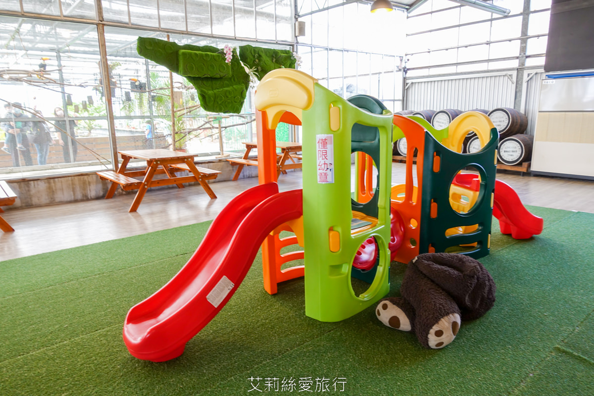 宜蘭礁溪親子景點 室內雨天備案 水豚、貓咪、狐獴、巨嘴鳥根本小型動物園 還能賞花用餐 金車礁溪蘭花園附設動植物生態館 - 第24張圖 宜蘭礁溪親子景點 室內雨天備案 水豚、貓咪、狐獴、巨嘴鳥根本小型動物園 還能賞花用餐 金車礁溪蘭花園附設動植物生態館