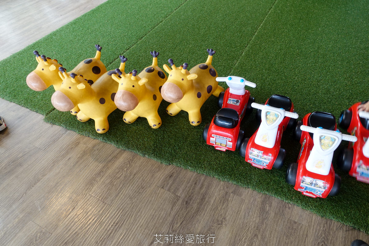 宜蘭礁溪親子景點 室內雨天備案 水豚、貓咪、狐獴、巨嘴鳥根本小型動物園 還能賞花用餐 金車礁溪蘭花園附設動植物生態館 - 第22張圖 宜蘭礁溪親子景點 室內雨天備案 水豚、貓咪、狐獴、巨嘴鳥根本小型動物園 還能賞花用餐 金車礁溪蘭花園附設動植物生態館