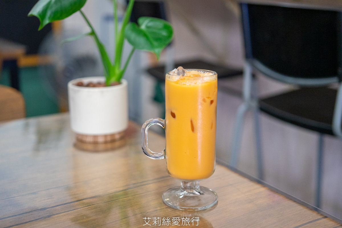 昌吉街早午餐 美味醬肉米堡加泰式奶茶內行人都是這樣吃 降肉漢堡 民權西路站美食