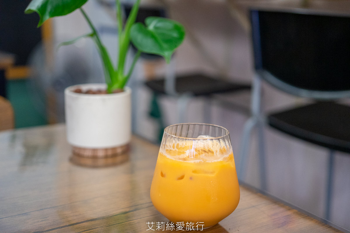 昌吉街早午餐 美味醬肉米堡加泰式奶茶內行人都是這樣吃 降肉漢堡 民權西路站美食