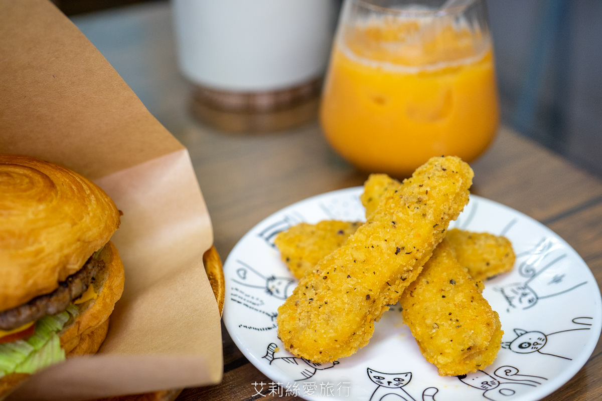 昌吉街早午餐 美味醬肉米堡加泰式奶茶內行人都是這樣吃 降肉漢堡 民權西路站美食