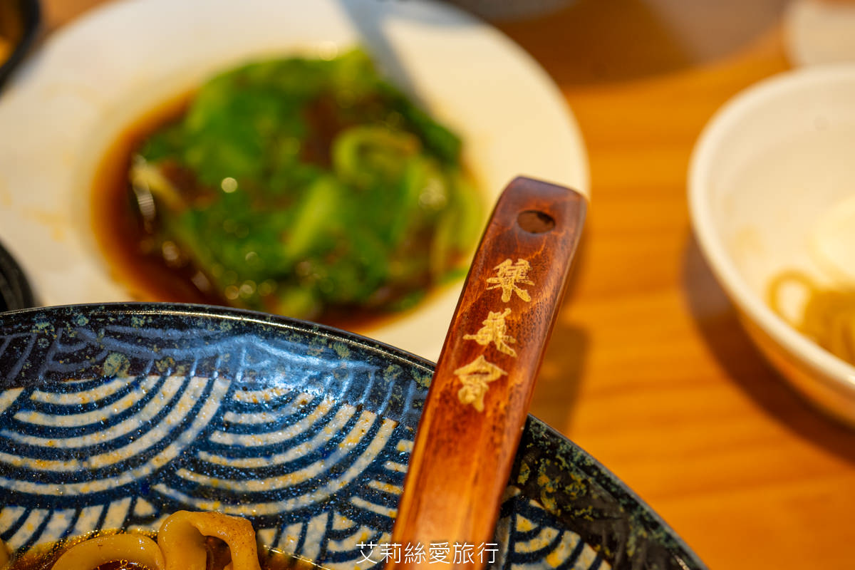 桃園美食 集英會牛肉麵館 老闆好大方 滿滿牛肉都看不到麵了！ 國際路和中原夜市都有店