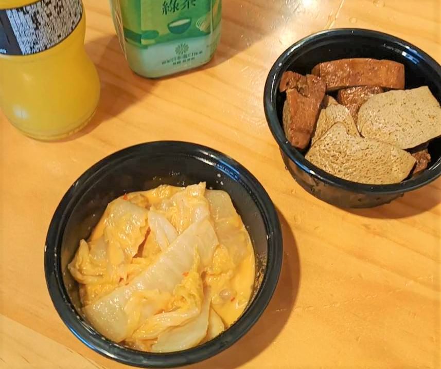 桃園美食 集英會牛肉麵館 老闆好大方 滿滿牛肉都看不到麵了！ 國際路和中原夜市都有店