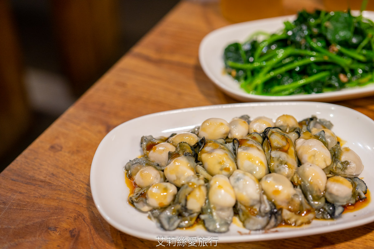 善導寺站美食 雙月食品社 連續5年米其林必比登推薦 老饕必點鮮甜燉雞湯 微麻輕辣愛恨椒芝拌麵一吃就愛上