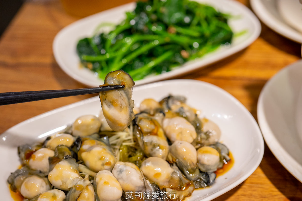 善導寺站美食 雙月食品社 連續5年米其林必比登推薦 老饕必點鮮甜燉雞湯 微麻輕辣愛恨椒芝拌麵一吃就愛上