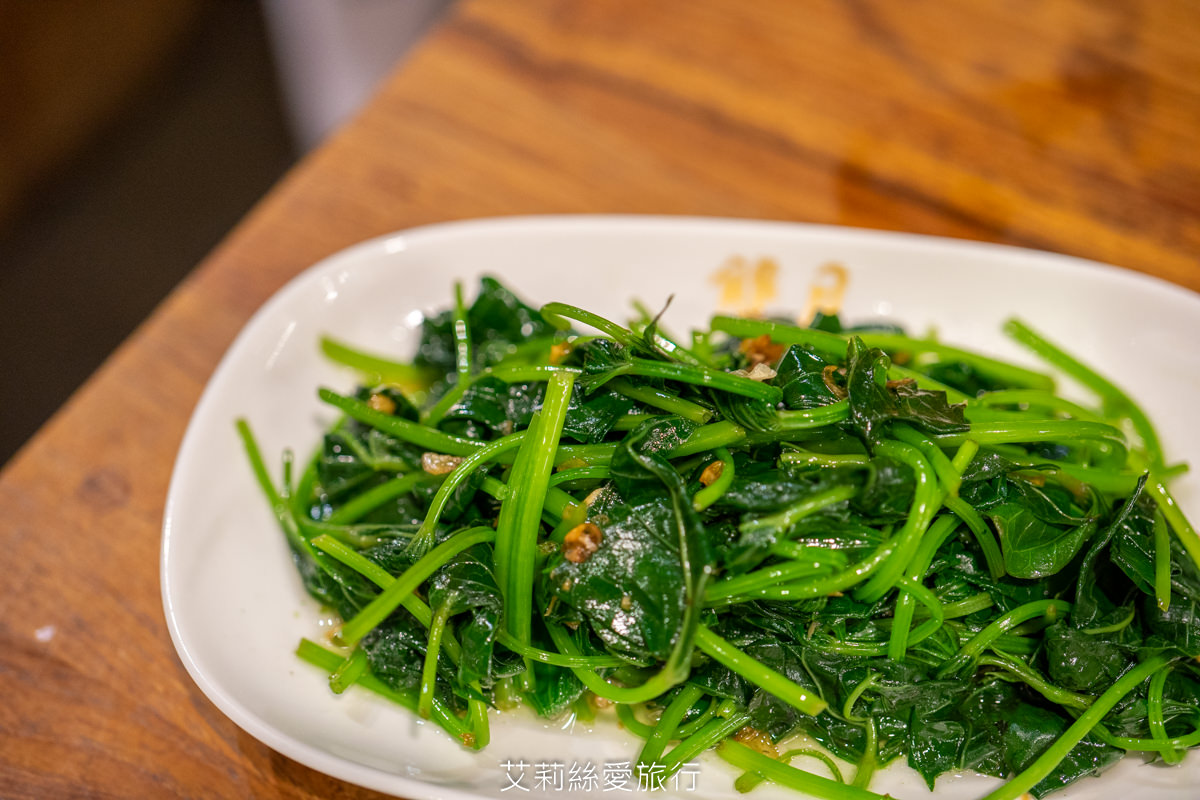 善導寺站美食 雙月食品社 連續5年米其林必比登推薦 老饕必點鮮甜燉雞湯 微麻輕辣愛恨椒芝拌麵一吃就愛上