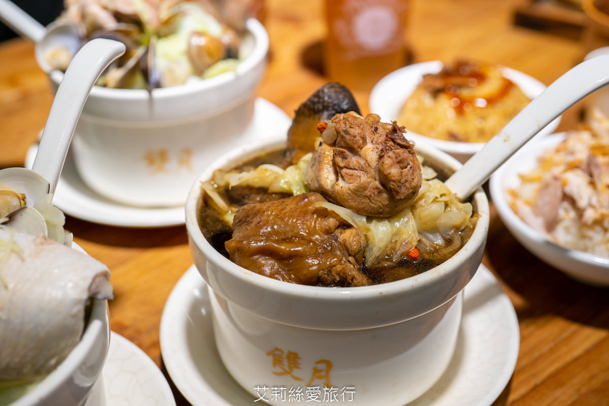 善導寺站美食 雙月食品社 連續5年米其林必比登推薦 老饕必點鮮甜燉雞湯 微麻輕辣愛恨椒芝拌麵一吃就愛上