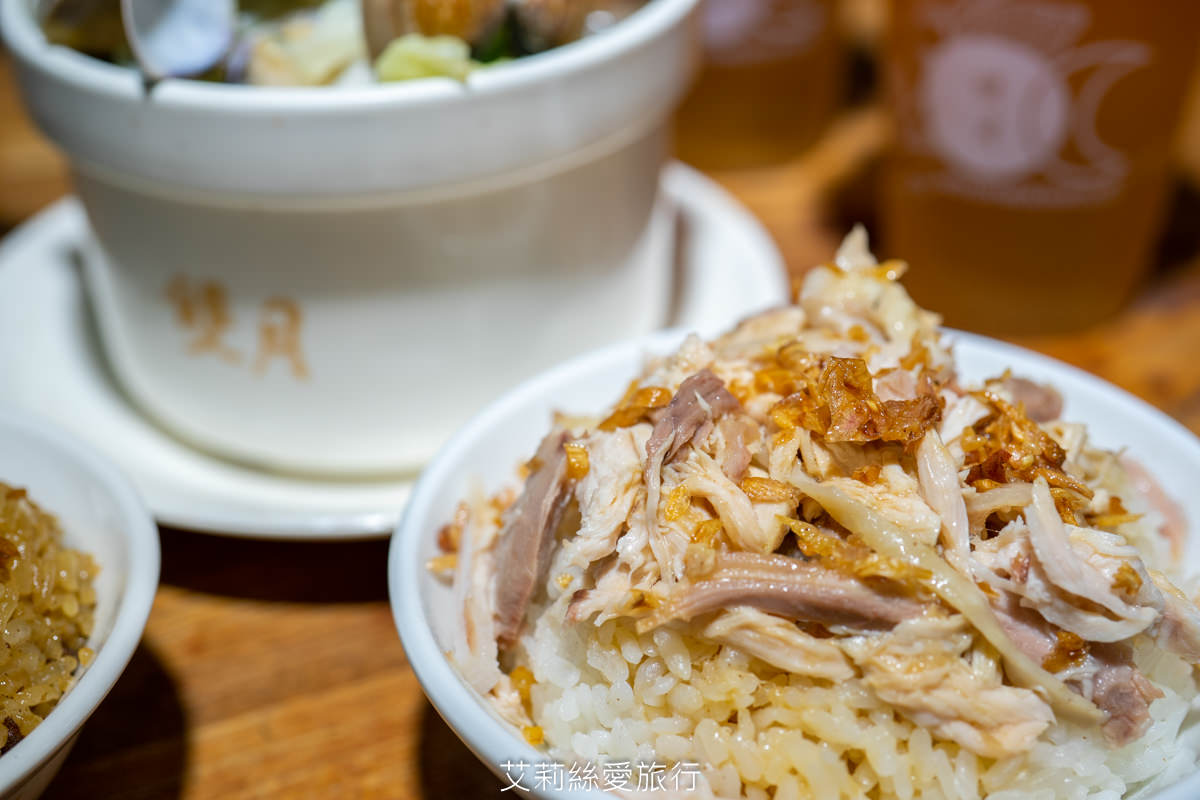 善導寺站美食 雙月食品社 連續5年米其林必比登推薦 老饕必點鮮甜燉雞湯 微麻輕辣愛恨椒芝拌麵一吃就愛上