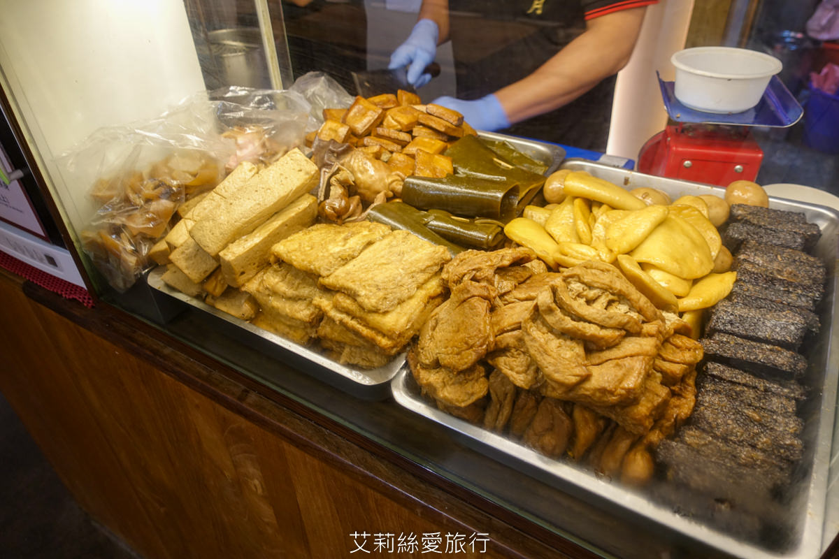 善導寺站美食 雙月食品社 連續5年米其林必比登推薦 老饕必點鮮甜燉雞湯 微麻輕辣愛恨椒芝拌麵一吃就愛上