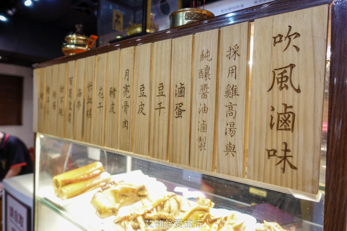 善導寺站美食 雙月食品社 連續5年米其林必比登推薦 老饕必點鮮甜燉雞湯 微麻輕辣愛恨椒芝拌麵一吃就愛上