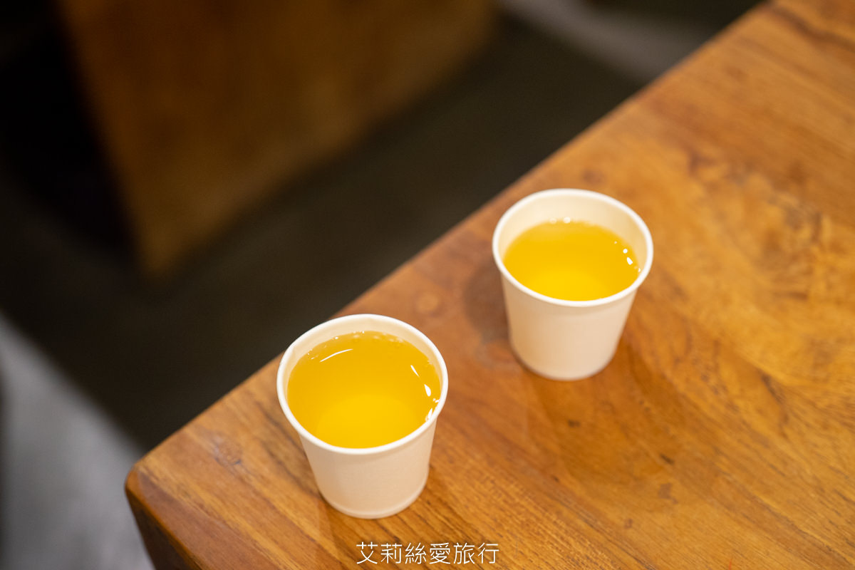 善導寺站美食 雙月食品社 連續5年米其林必比登推薦 老饕必點鮮甜燉雞湯 微麻輕辣愛恨椒芝拌麵一吃就愛上