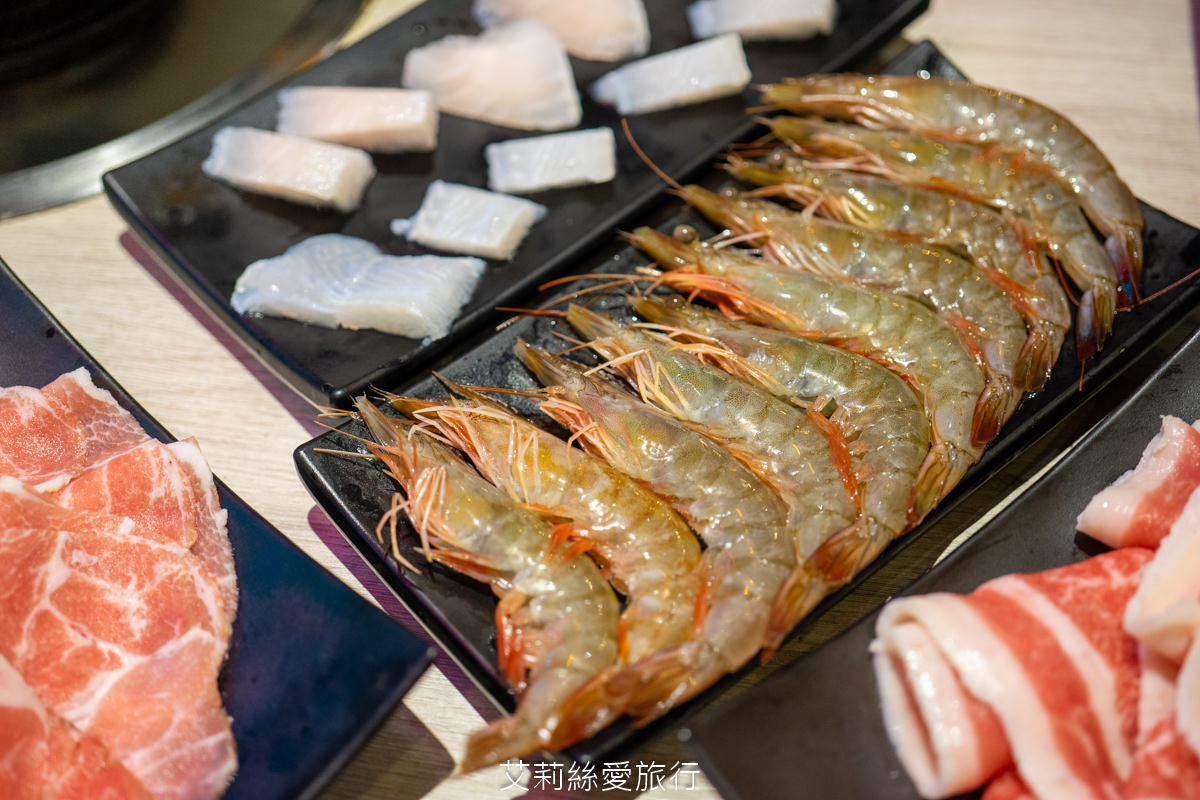 新莊美食吃到飽!韓哥哥銅盤烤肉只要$369起「火烤兩吃」吃到飽!肉品、蔬菜、超過70餘種食材、冰淇淋、飲品無限供應!新莊體育館旁 - 第38張圖 新莊美食吃到飽!韓哥哥銅盤烤肉只要$369起「火烤兩吃」吃到飽!肉品、蔬菜、超過70餘種食材、冰淇淋、飲品無限供應!新莊體育館旁