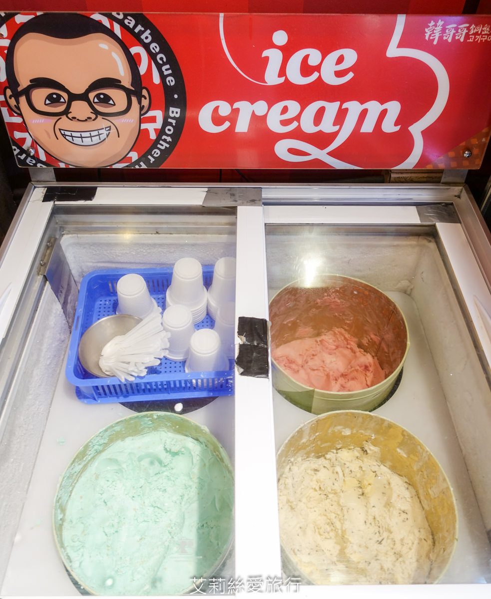 新莊美食吃到飽!韓哥哥銅盤烤肉只要$369起「火烤兩吃」吃到飽!肉品、蔬菜、超過70餘種食材、冰淇淋、飲品無限供應!新莊體育館旁 - 第25張圖 新莊美食吃到飽!韓哥哥銅盤烤肉只要$369起「火烤兩吃」吃到飽!肉品、蔬菜、超過70餘種食材、冰淇淋、飲品無限供應!新莊體育館旁