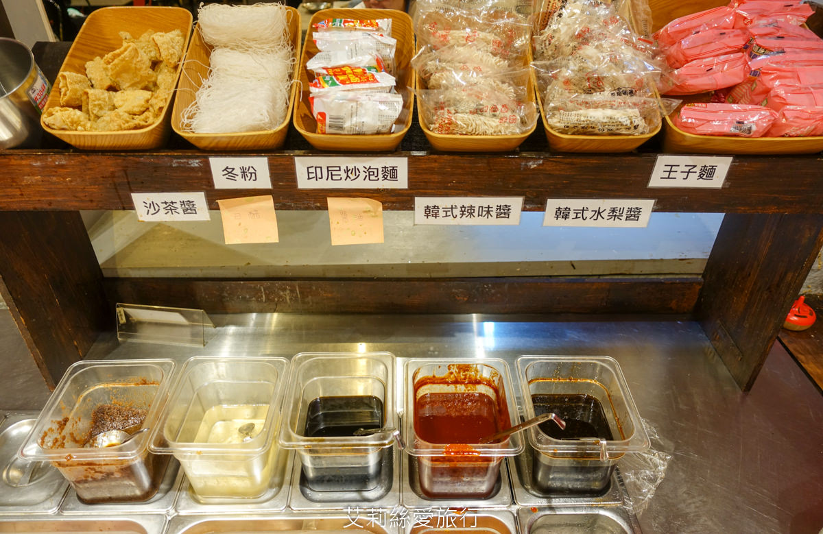 新莊美食吃到飽!韓哥哥銅盤烤肉只要$369起「火烤兩吃」吃到飽!肉品、蔬菜、超過70餘種食材、冰淇淋、飲品無限供應!新莊體育館旁 - 第12張圖 新莊美食吃到飽!韓哥哥銅盤烤肉只要$369起「火烤兩吃」吃到飽!肉品、蔬菜、超過70餘種食材、冰淇淋、飲品無限供應!新莊體育館旁