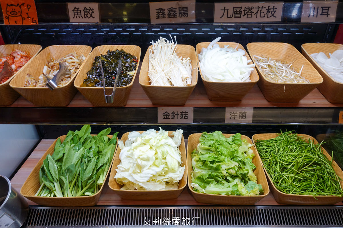 新莊美食吃到飽!韓哥哥銅盤烤肉只要$369起「火烤兩吃」吃到飽!肉品、蔬菜、超過70餘種食材、冰淇淋、飲品無限供應!新莊體育館旁 - 第17張圖 新莊美食吃到飽!韓哥哥銅盤烤肉只要$369起「火烤兩吃」吃到飽!肉品、蔬菜、超過70餘種食材、冰淇淋、飲品無限供應!新莊體育館旁