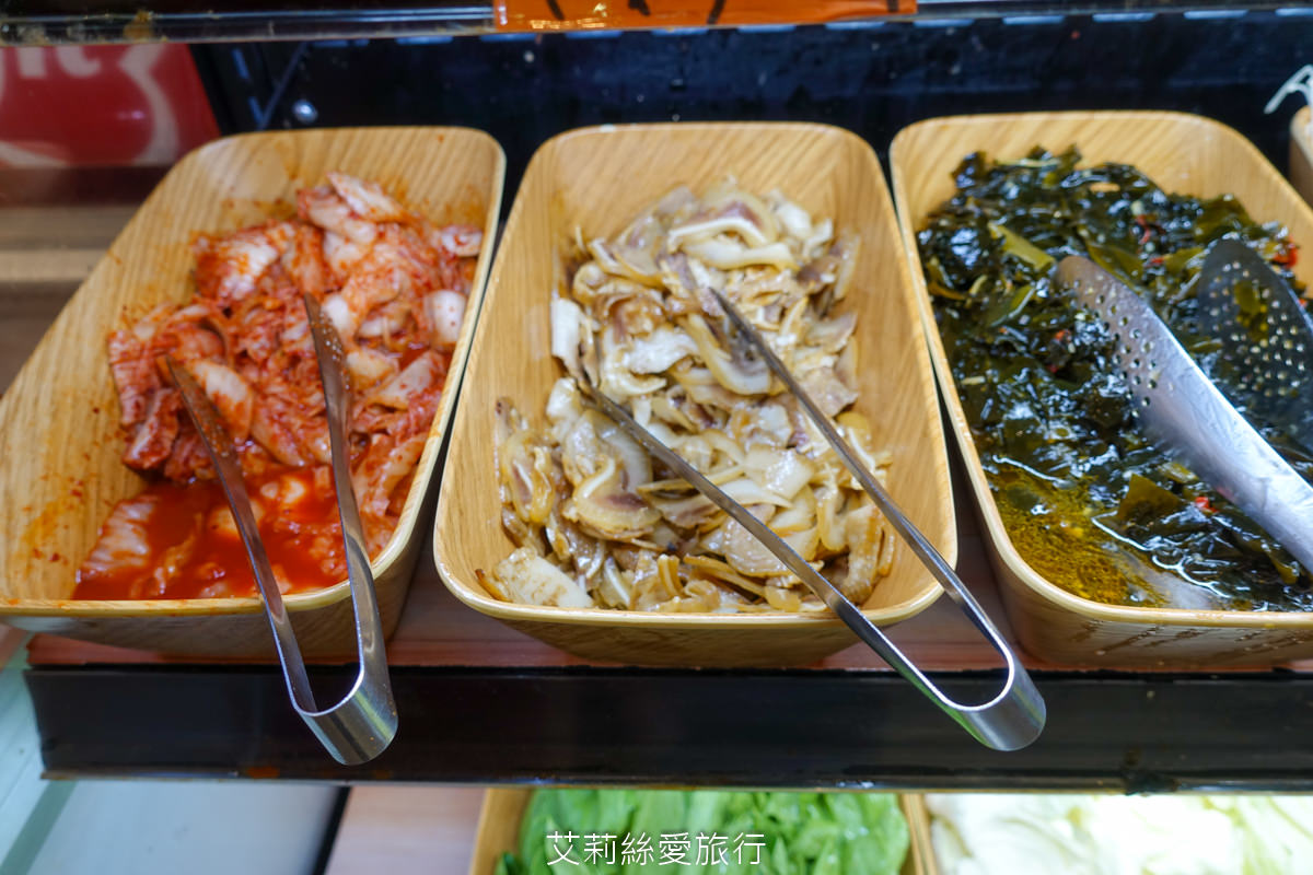 新莊美食吃到飽!韓哥哥銅盤烤肉只要$369起「火烤兩吃」吃到飽!肉品、蔬菜、超過70餘種食材、冰淇淋、飲品無限供應!新莊體育館旁 - 第18張圖 新莊美食吃到飽!韓哥哥銅盤烤肉只要$369起「火烤兩吃」吃到飽!肉品、蔬菜、超過70餘種食材、冰淇淋、飲品無限供應!新莊體育館旁