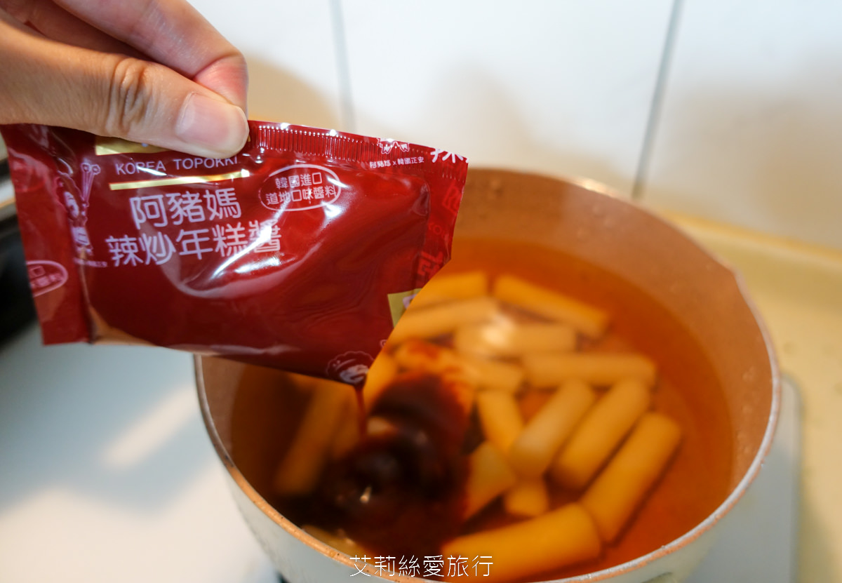 食譜 在家自煮韓式料理好簡單 韓英阿豬媽辣炒年糕 韓英韓國地瓜冬粉海苔捲 全聯就買得到哦！