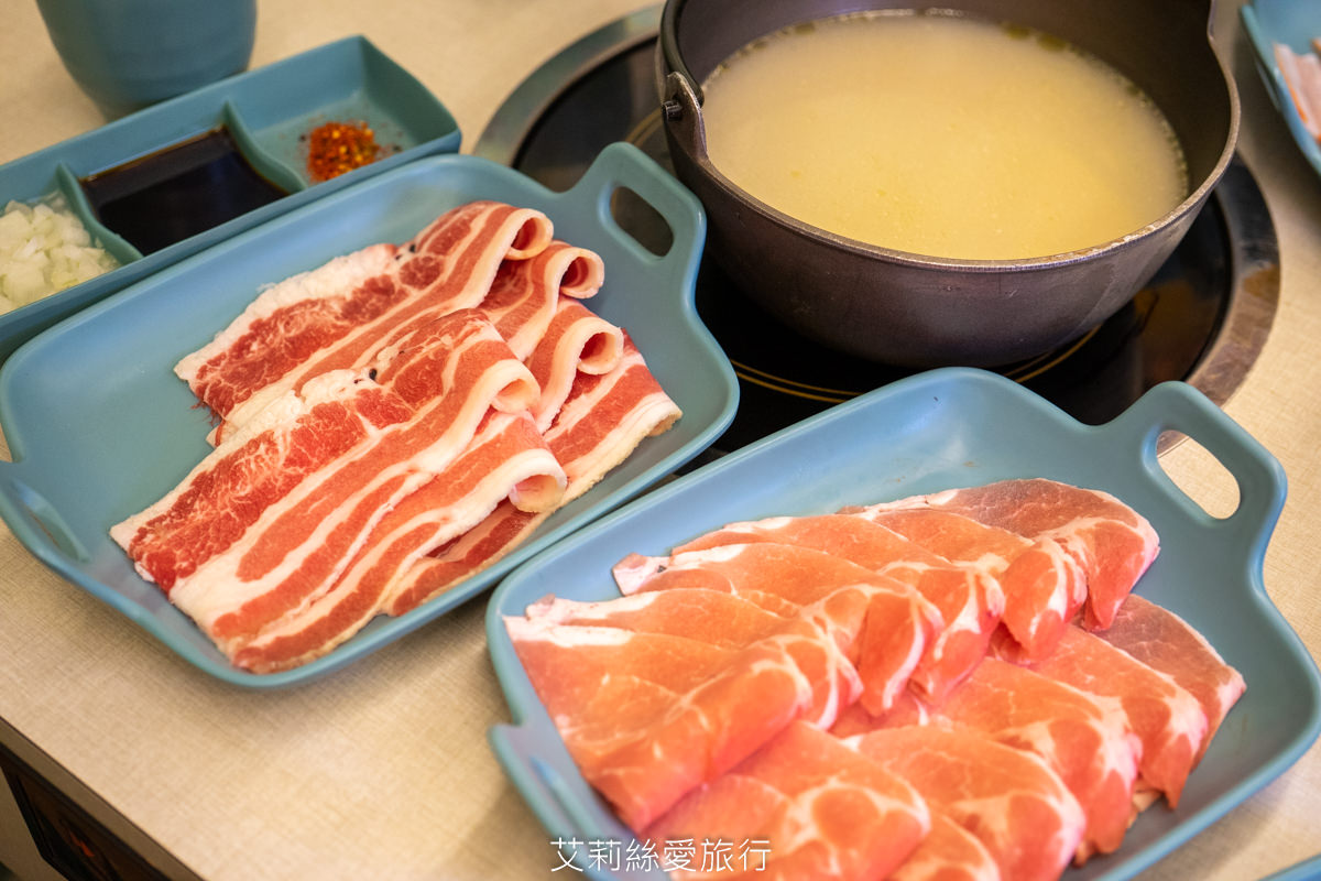 新莊輔大美食》平價火烤兩吃180起 白飯飲料霜淇淋吃到飽 饞饞燒肉鍋物 溫泉蛋燒肉丼飯 百元小火鍋 - 第38張圖 新莊輔大美食》平價火烤兩吃180起 白飯飲料霜淇淋吃到飽 饞饞燒肉鍋物 溫泉蛋燒肉丼飯 百元小火鍋