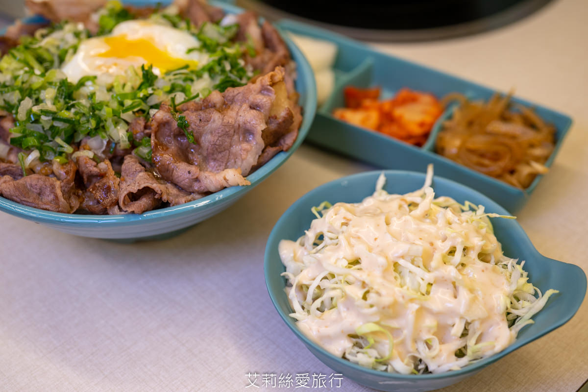 新莊輔大美食》平價火烤兩吃180起 白飯飲料霜淇淋吃到飽 饞饞燒肉鍋物 溫泉蛋燒肉丼飯 百元小火鍋 - 第24張圖 新莊輔大美食》平價火烤兩吃180起 白飯飲料霜淇淋吃到飽 饞饞燒肉鍋物 溫泉蛋燒肉丼飯 百元小火鍋