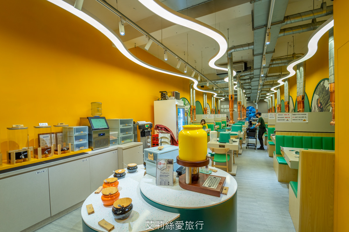 新莊輔大美食》平價火烤兩吃 饞饞燒肉鍋物 百元吃鍋 白飯飲料霜淇淋免費供應! - 第10張圖 饞饞燒肉鍋物 白飯飲品霜淇淋醬料自助吧免費取用