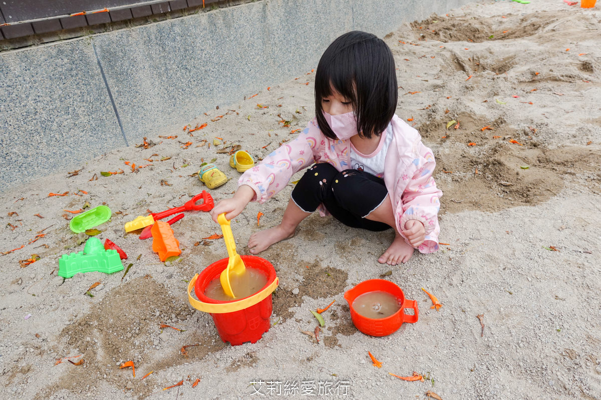 新北親子景點 鶯歌永吉公園 粉嫩富士櫻、黃金風鈴木、多彩多姿杜鵑花真的好好拍 親子同遊炮仗花彩繪步道 玩水旋轉溜滑梯 超好拍立體彩繪 - 第44張圖 新北親子景點 鶯歌永吉公園 粉嫩富士櫻、黃金風鈴木、多彩多姿杜鵑花真的好好拍 親子同遊炮仗花彩繪步道 玩水旋轉溜滑梯 超好拍立體彩繪