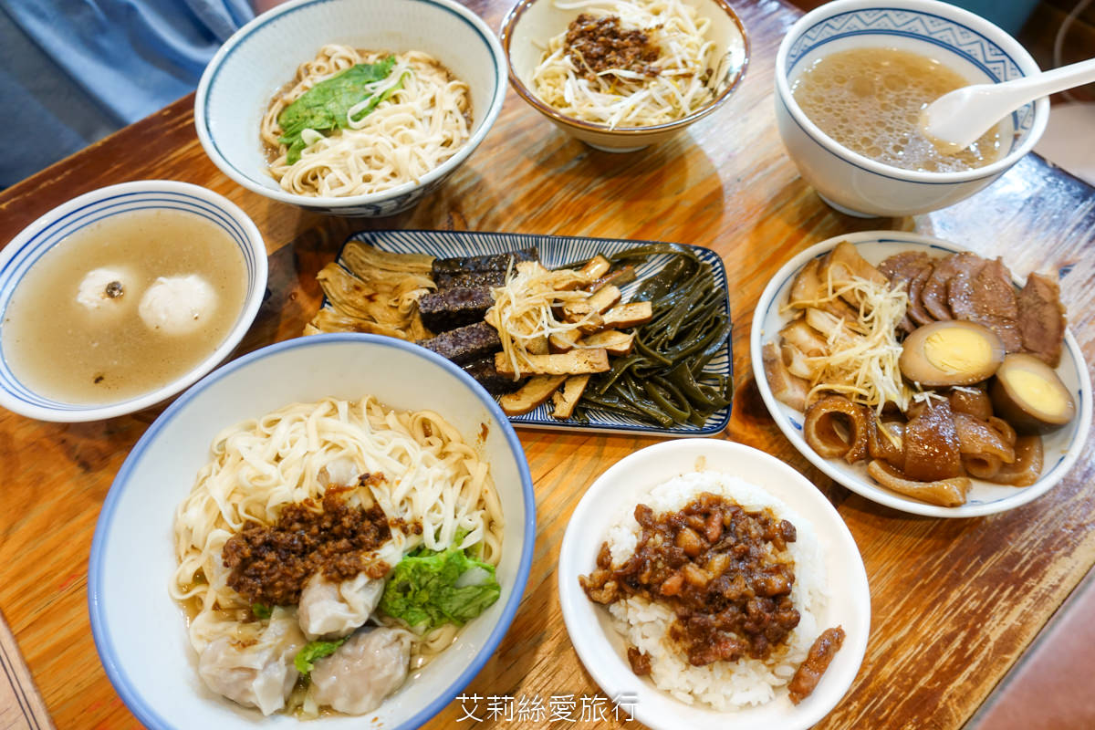 彰化鹿港排隊美食 鹿港圓環頂麵食館 乾意麵必吃 皮薄餡多純手工大餛飩 真材實料台灣豬肉赤肉焿