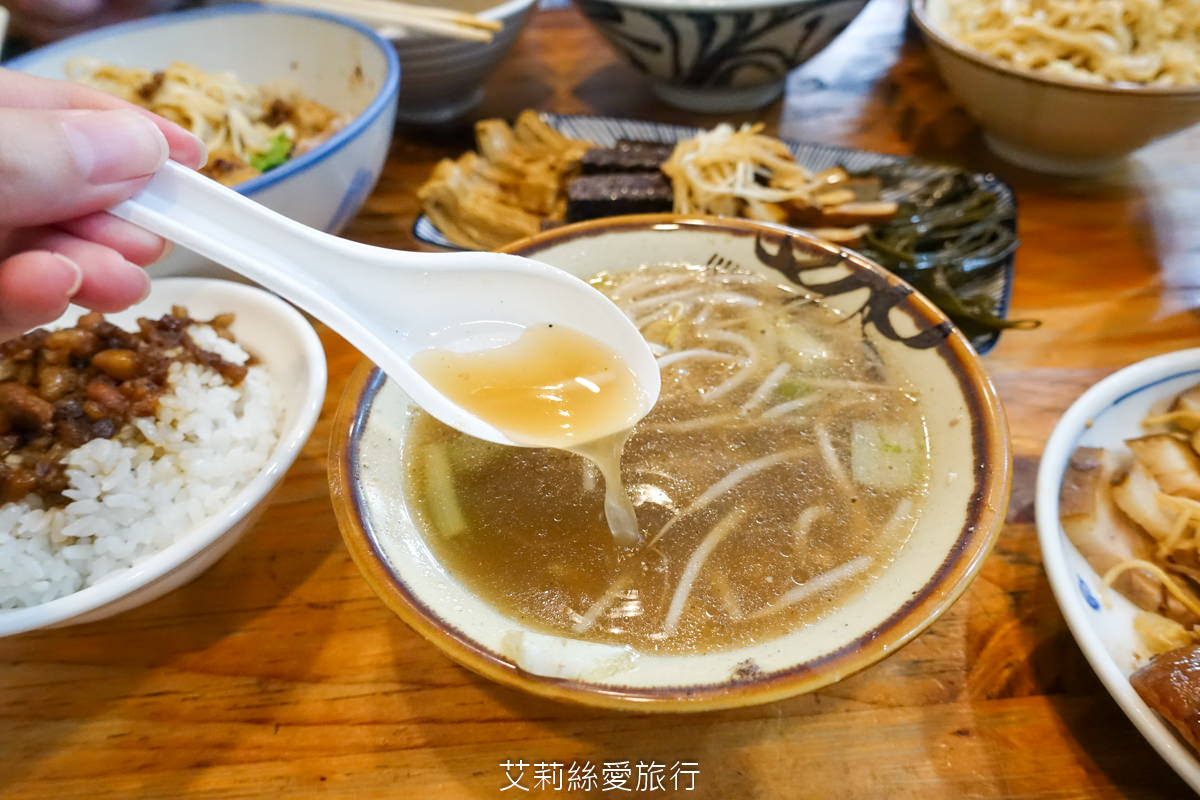彰化鹿港排隊美食 鹿港圓環頂麵食館 乾意麵必吃 皮薄餡多純手工大餛飩 真材實料台灣豬肉赤肉焿