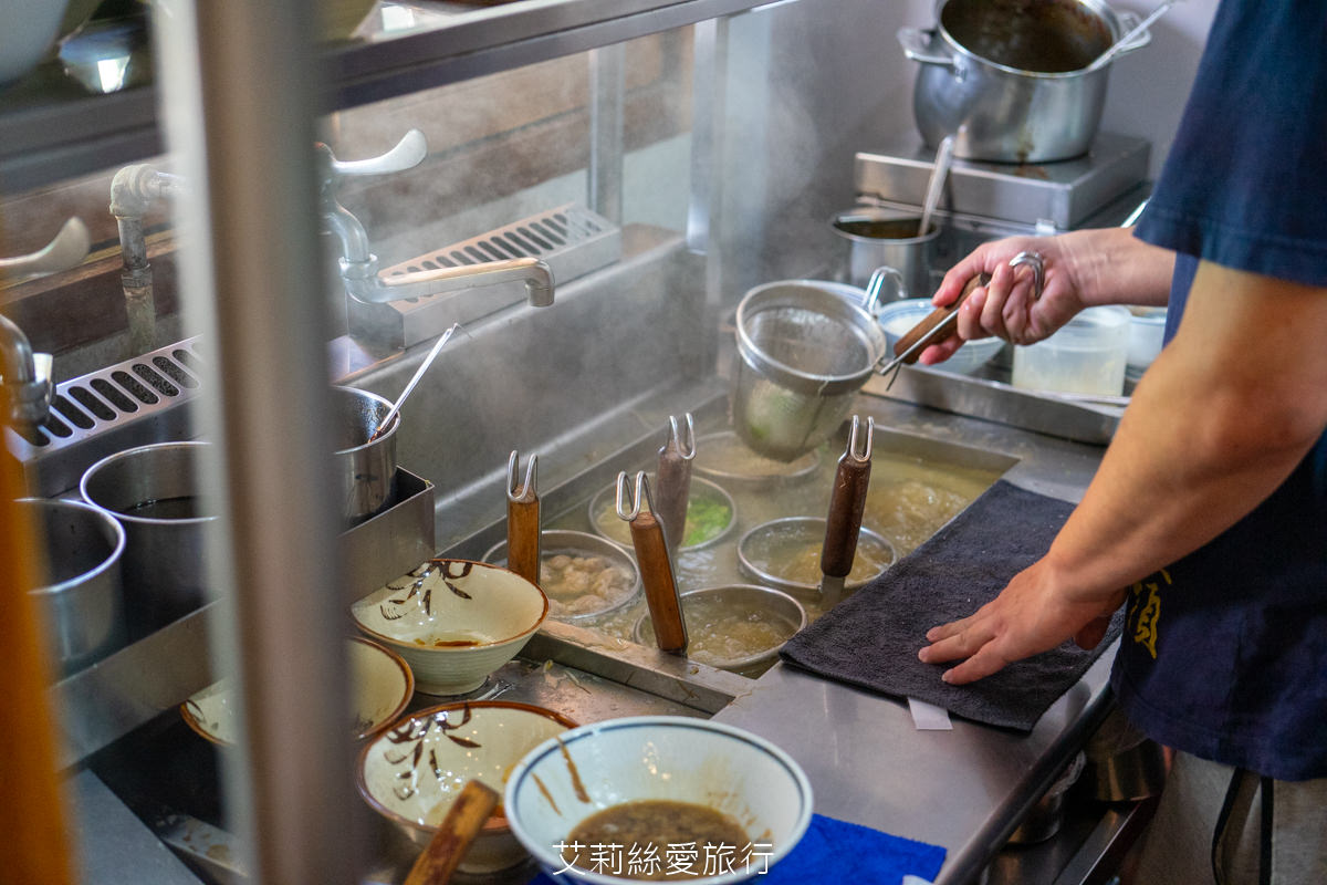 彰化鹿港排隊美食 鹿港圓環頂麵食館 乾意麵必吃 皮薄餡多純手工大餛飩 真材實料台灣豬肉赤肉焿