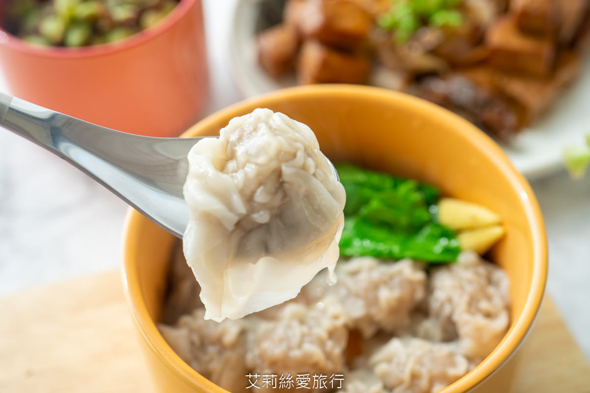 鹿港在地排隊美食 鹿港圓環頂麵食館 真材實料 純手工大餛飩 赤肉焿 不必去南部愛買和大潤發也買得到囉! - 第12張圖 鹿港在地排隊美食 鹿港圓環頂麵食館 真材實料 純手工大餛飩 赤肉焿 不必去南部愛買和大潤發也買得到囉!