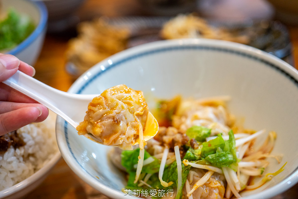 彰化鹿港排隊美食 鹿港圓環頂麵食館 乾意麵必吃 皮薄餡多純手工大餛飩 真材實料台灣豬肉赤肉焿