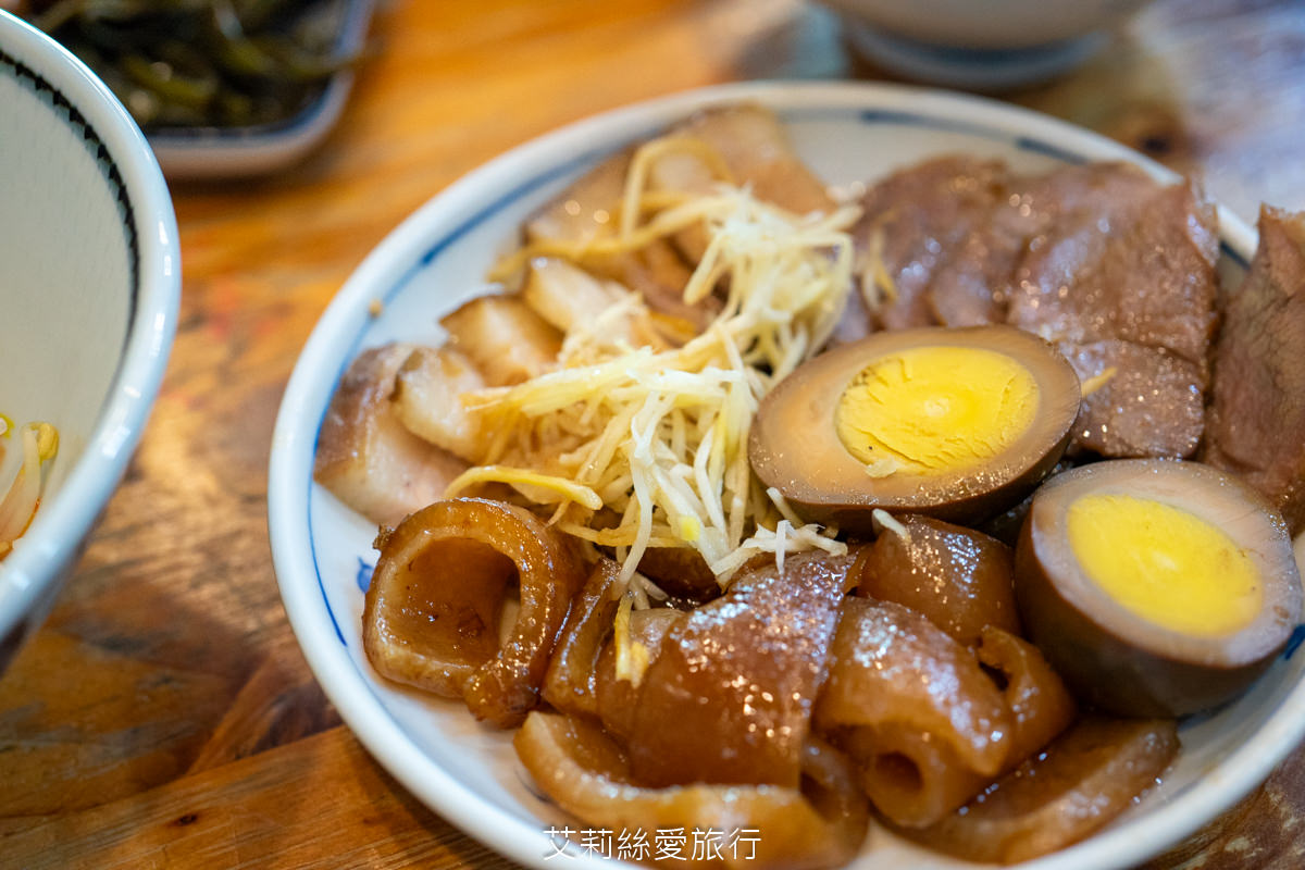 彰化鹿港排隊美食 鹿港圓環頂麵食館 乾意麵必吃 皮薄餡多純手工大餛飩 真材實料台灣豬肉赤肉焿