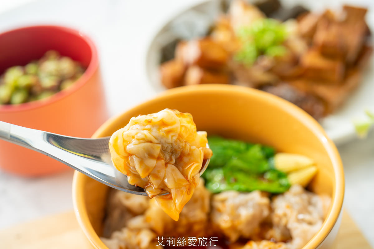 鹿港在地排隊美食 鹿港圓環頂麵食館 真材實料 純手工大餛飩 赤肉焿 不必去南部愛買和大潤發也買得到囉! - 第14張圖 鹿港在地排隊美食 鹿港圓環頂麵食館 真材實料 純手工大餛飩 赤肉焿 不必去南部愛買和大潤發也買得到囉!